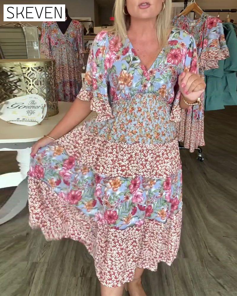 Blumenkleid mit V-Ausschnitt, Lotusärmeln