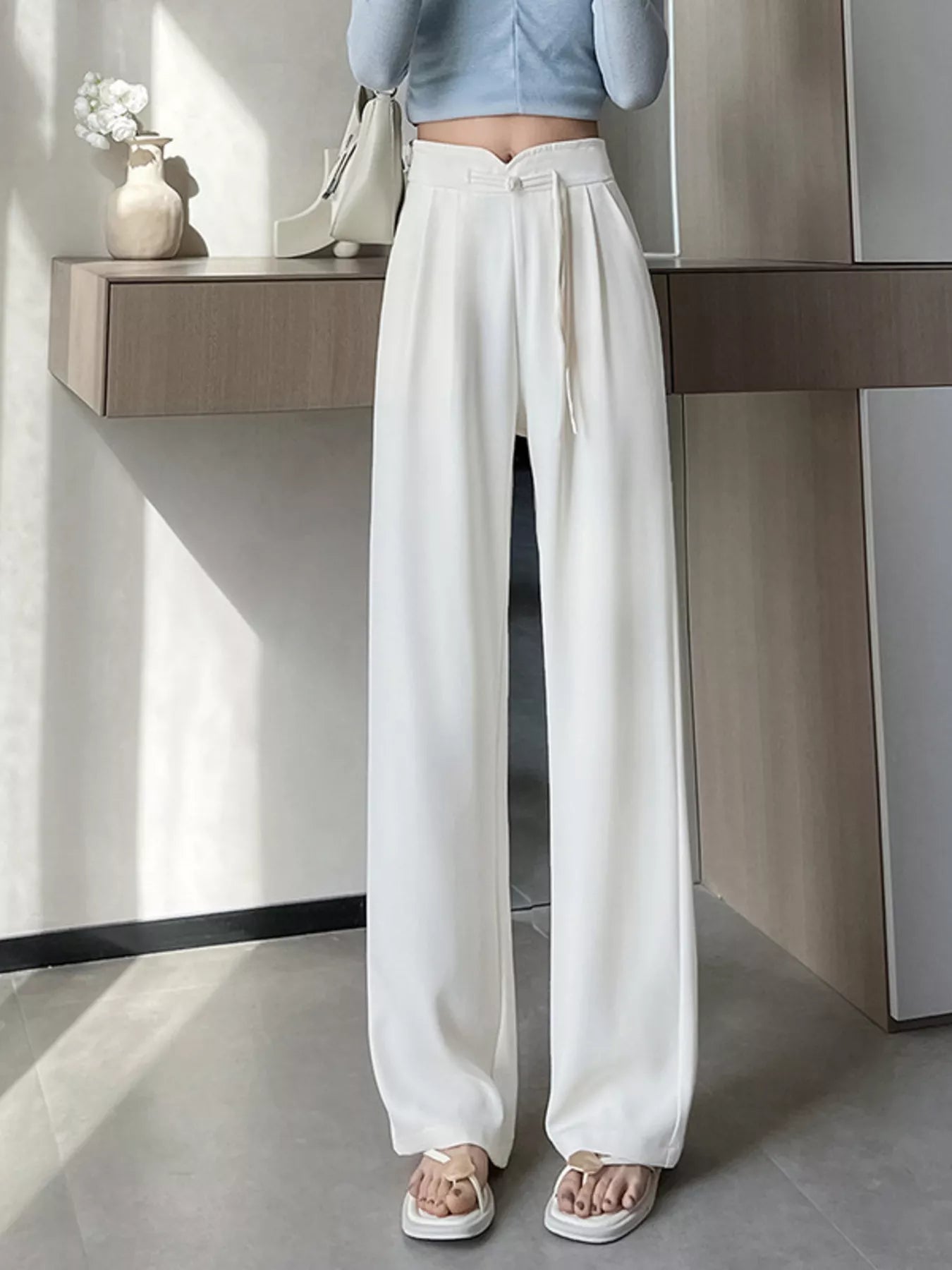 Hochgeschnittene, weite Hose