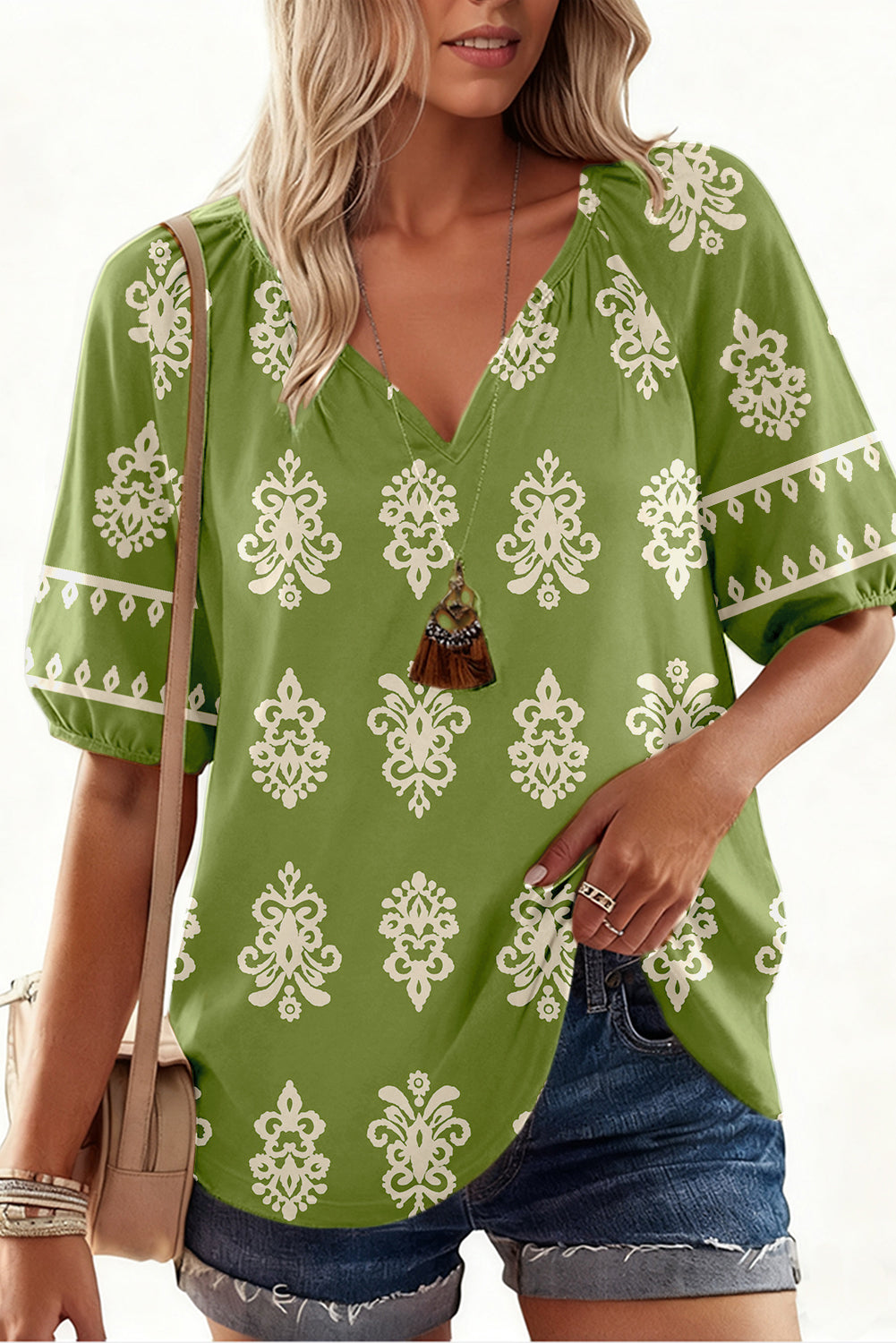 Grünes Boho-Chic-Top mit V-Ausschnitt und floralem Kurzarm