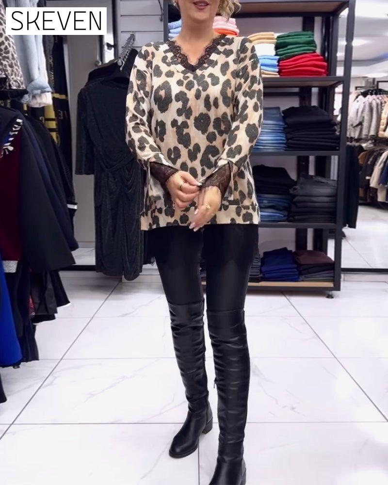 Lässige Bluse mit V-Ausschnitt, Leopardenmuster und Spitzeneinsatz