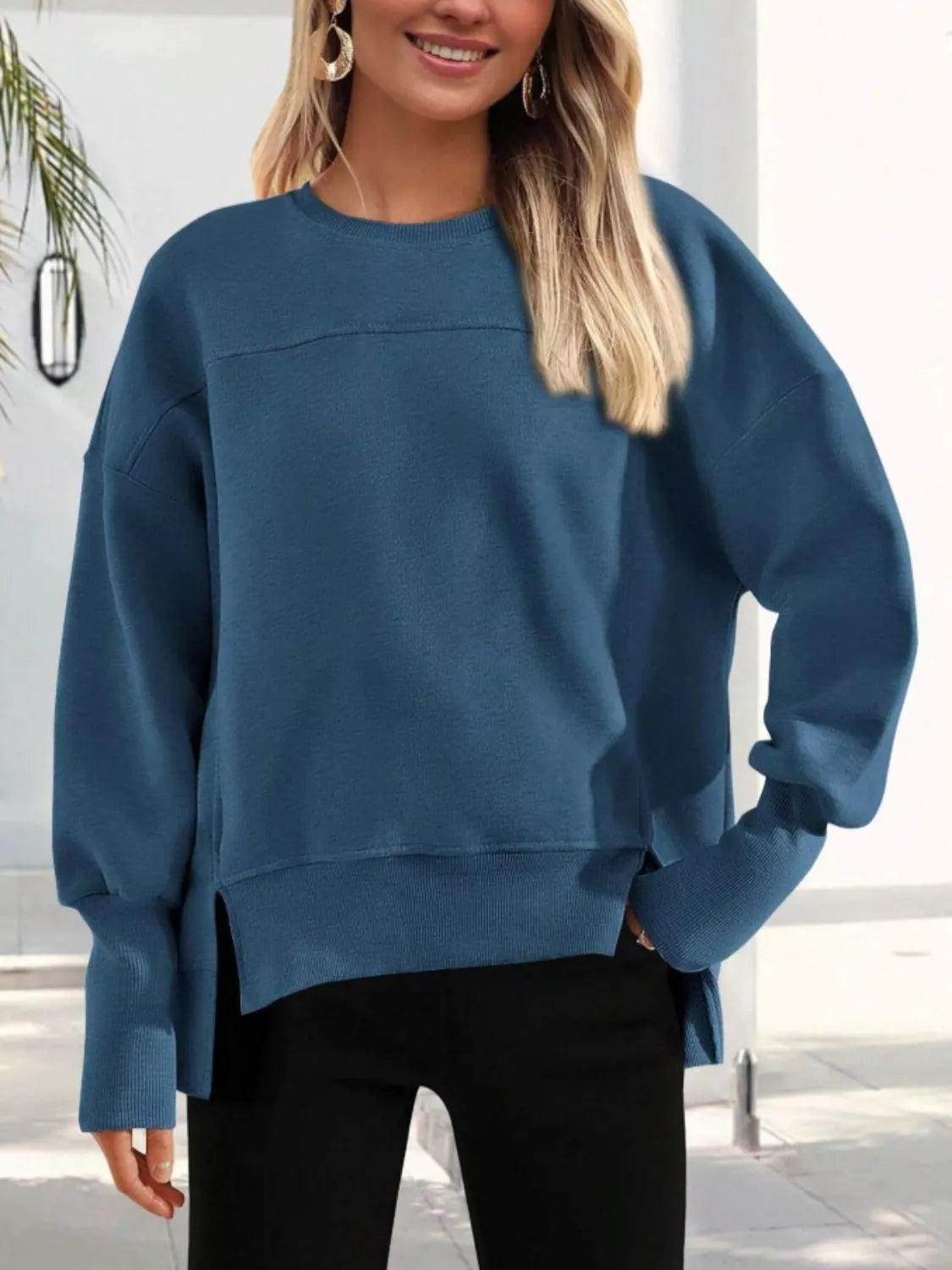 Lässiges Sweatshirt mit Seitenschlitz