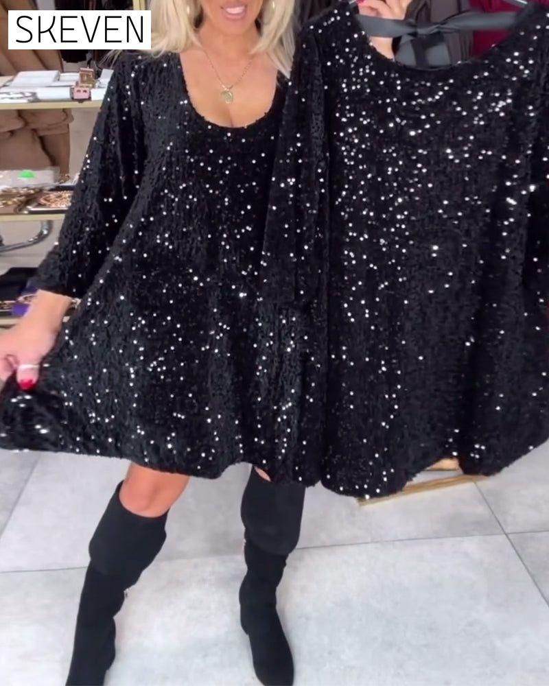 Samtkleid mit Pailletten und weitem Ausschnitt