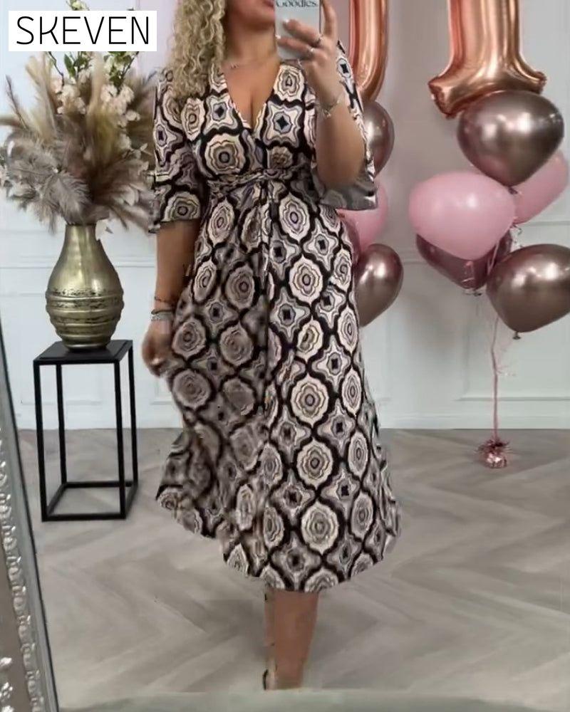 Lässiges Damenkleid mit Ethno-Print