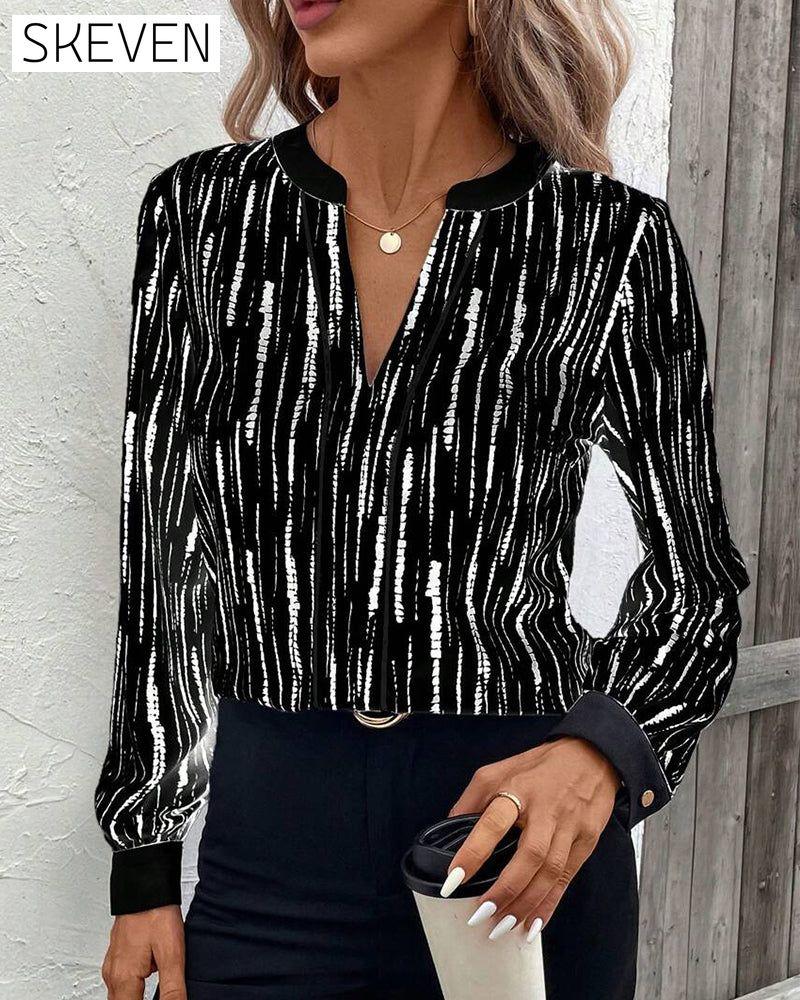 Modische Bluse mit geometrischem Muster