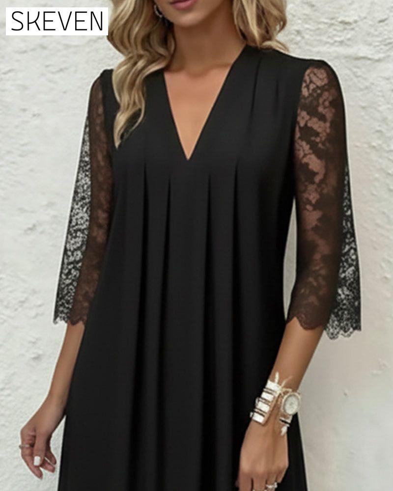 Spitzenkleid mit V-Ausschnitt und Falten