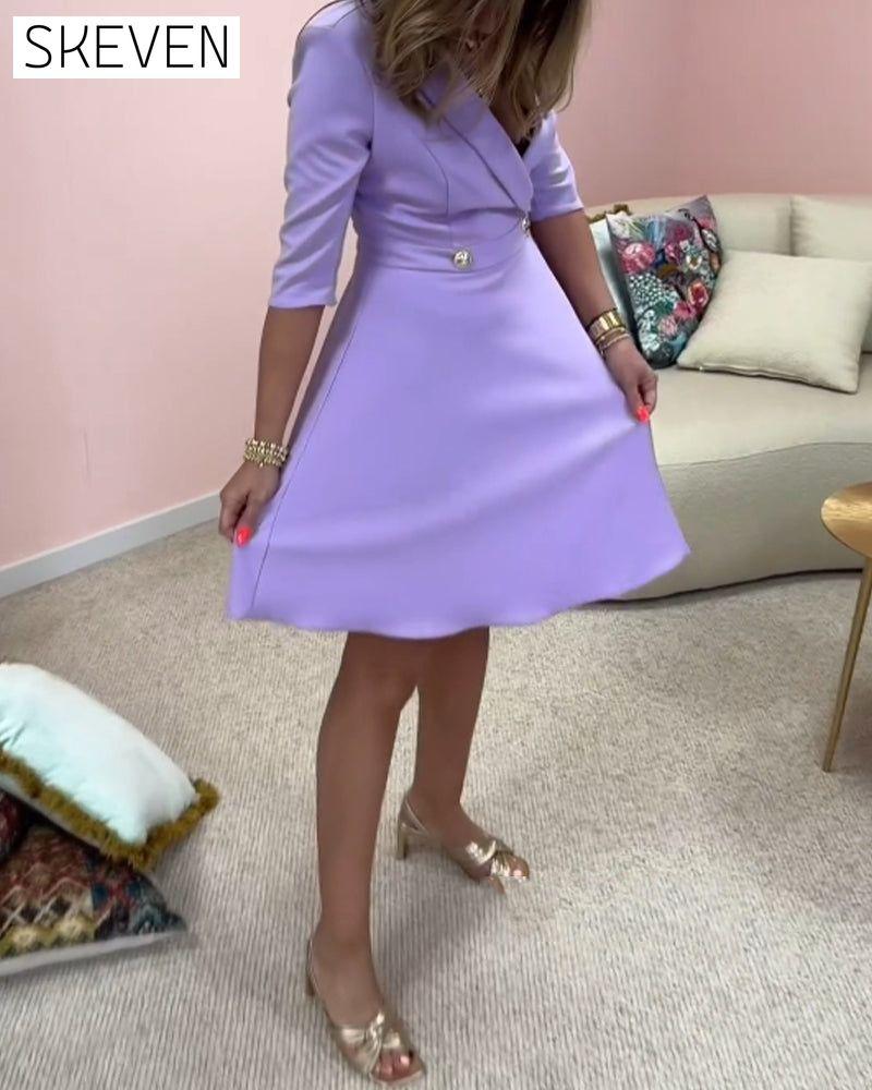 Elegantes, einfarbiges Kleid mit Revers und V-Ausschnitt