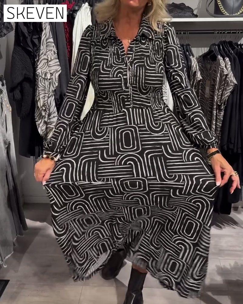 Modisches, bedrucktes Kleid mit Reverskragen