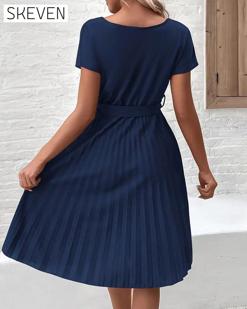 elegantes, einfarbiges, plissiertes Trägerkleid
