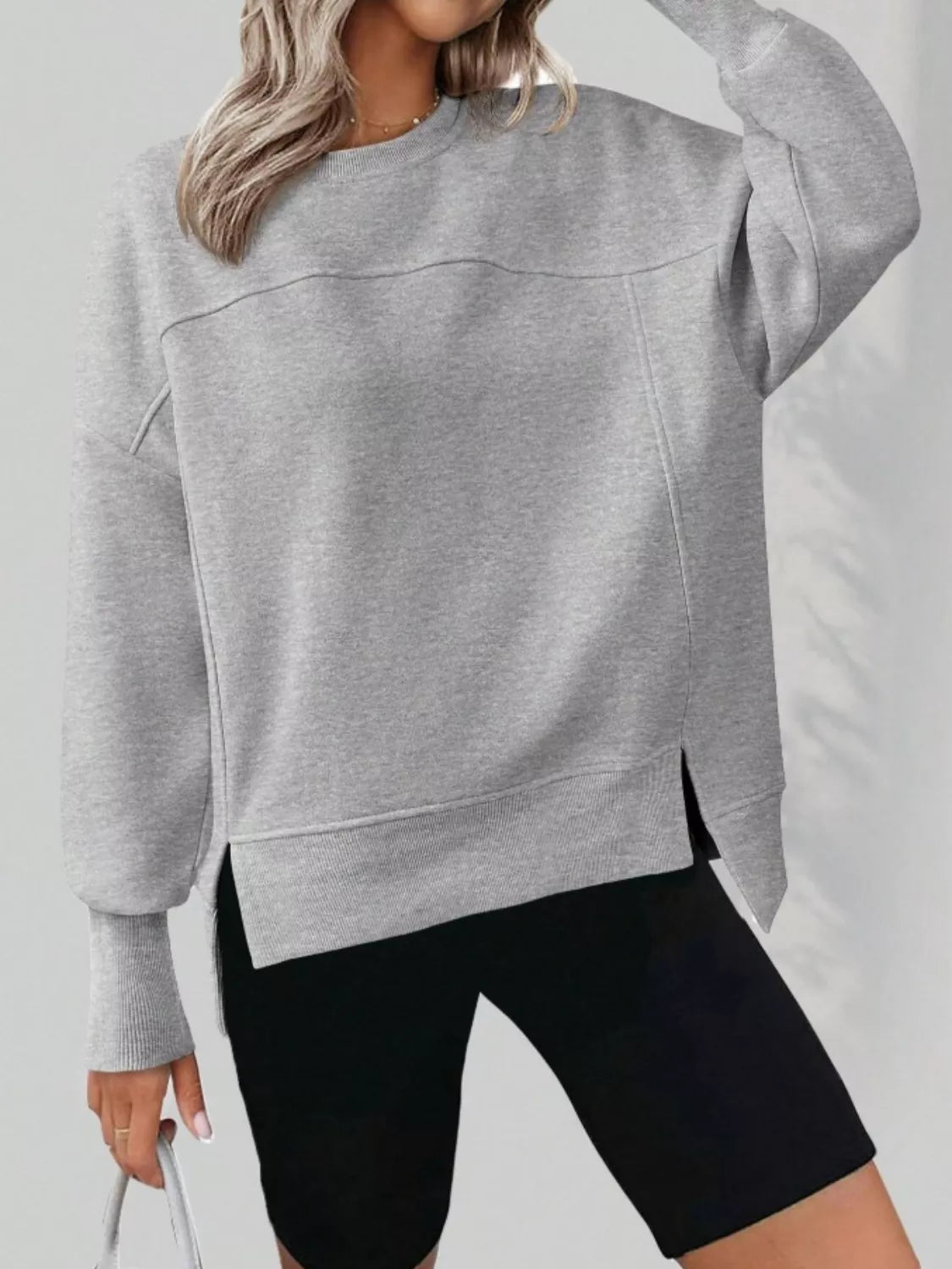 Lässiges Sweatshirt mit Seitenschlitz