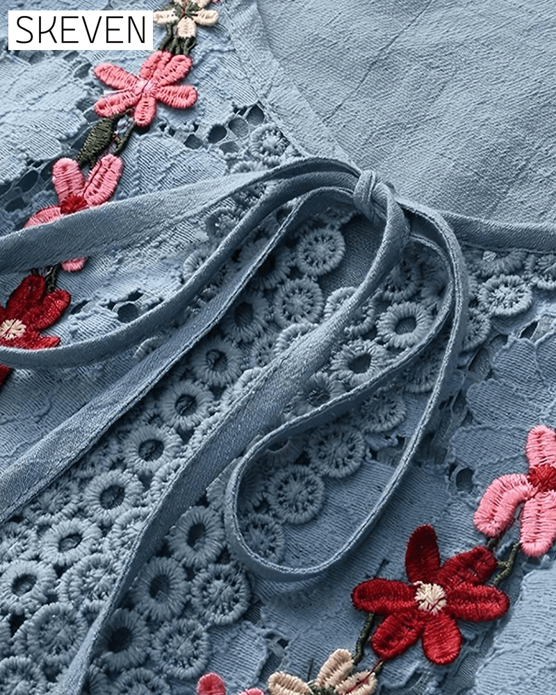 einfarbige Bluse aus Spitze und Lochmuster