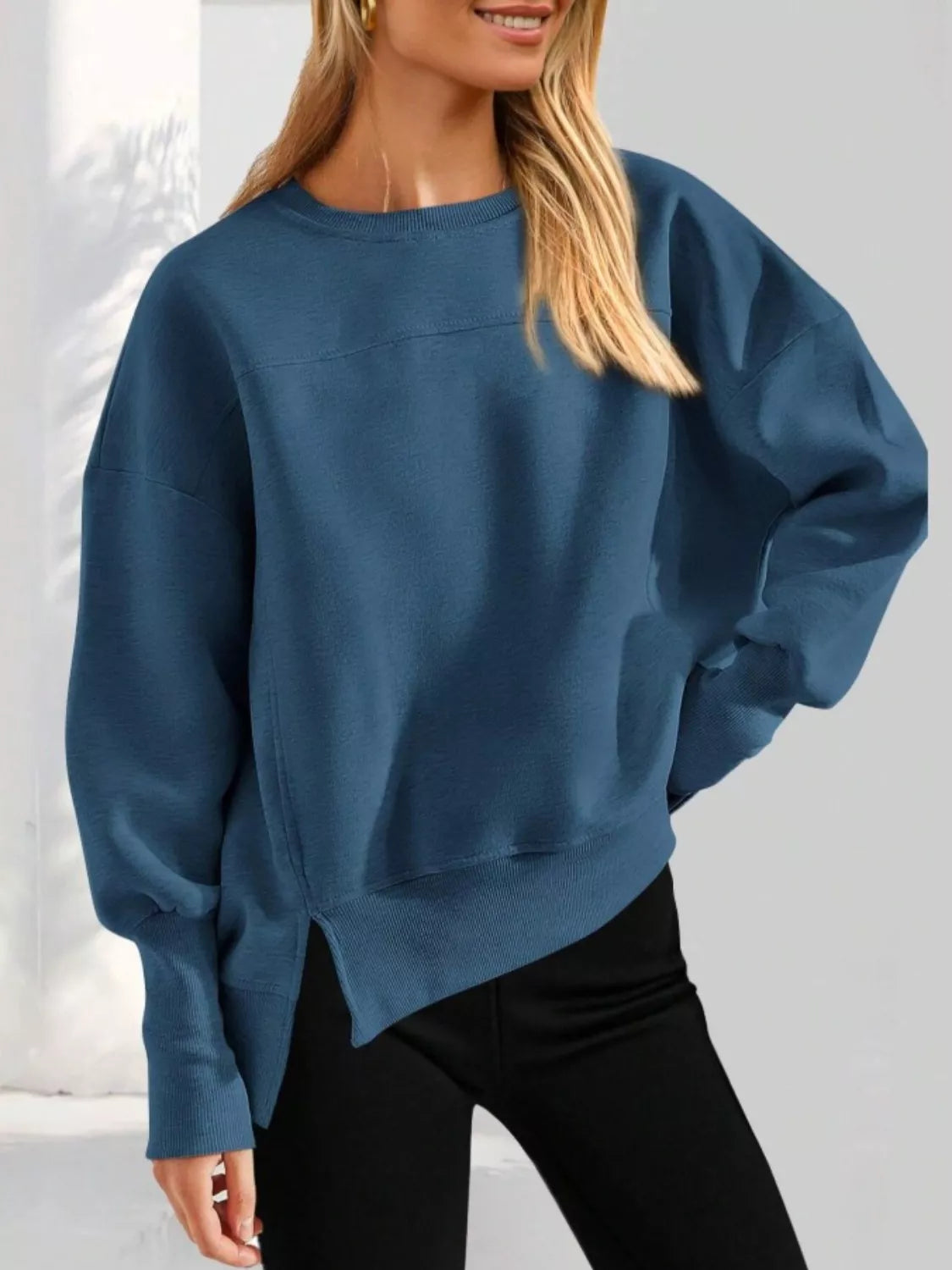 Lässiges Sweatshirt mit Seitenschlitz