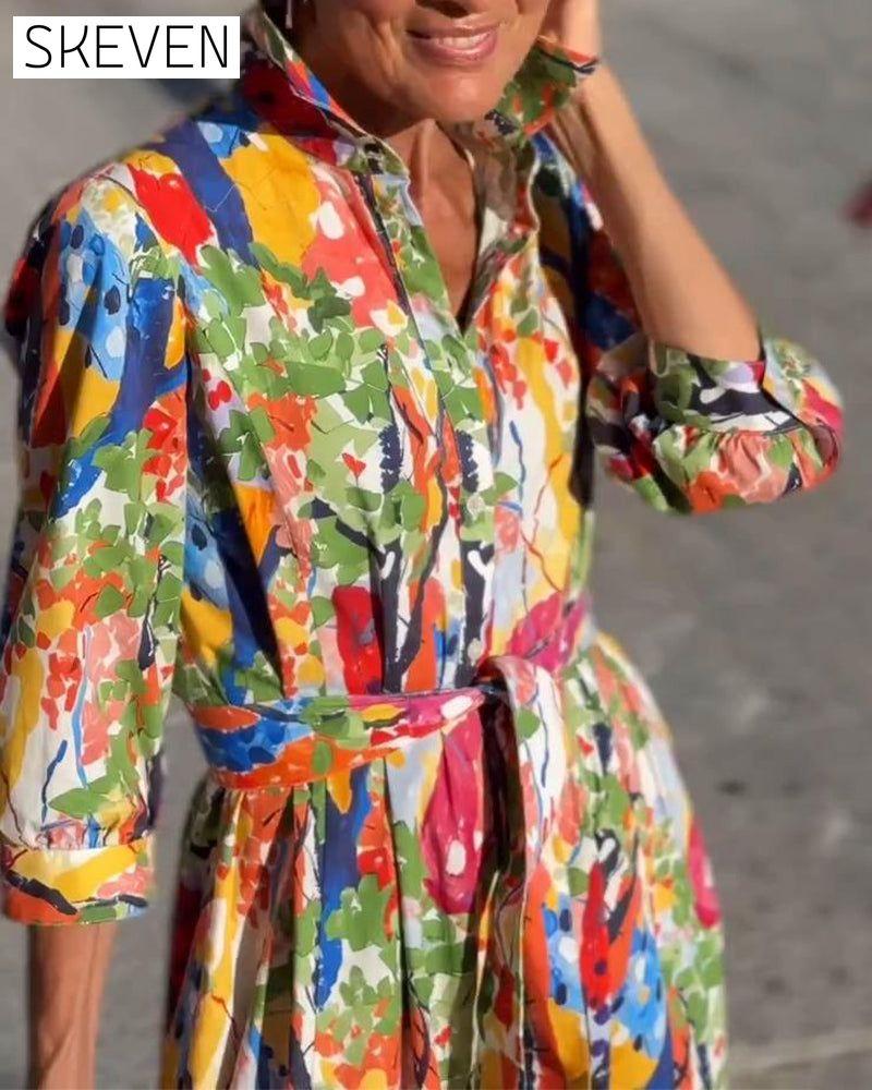 Bedrucktes Swingkleid mit Reverskragen und halblangen Ärmeln