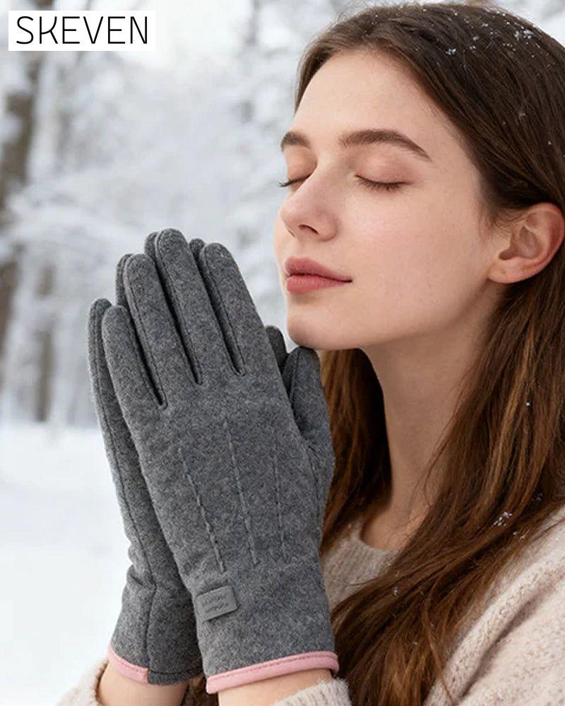 Warm And Windproof Gloves With Touchscreen Function And Anti-Slip Grip
