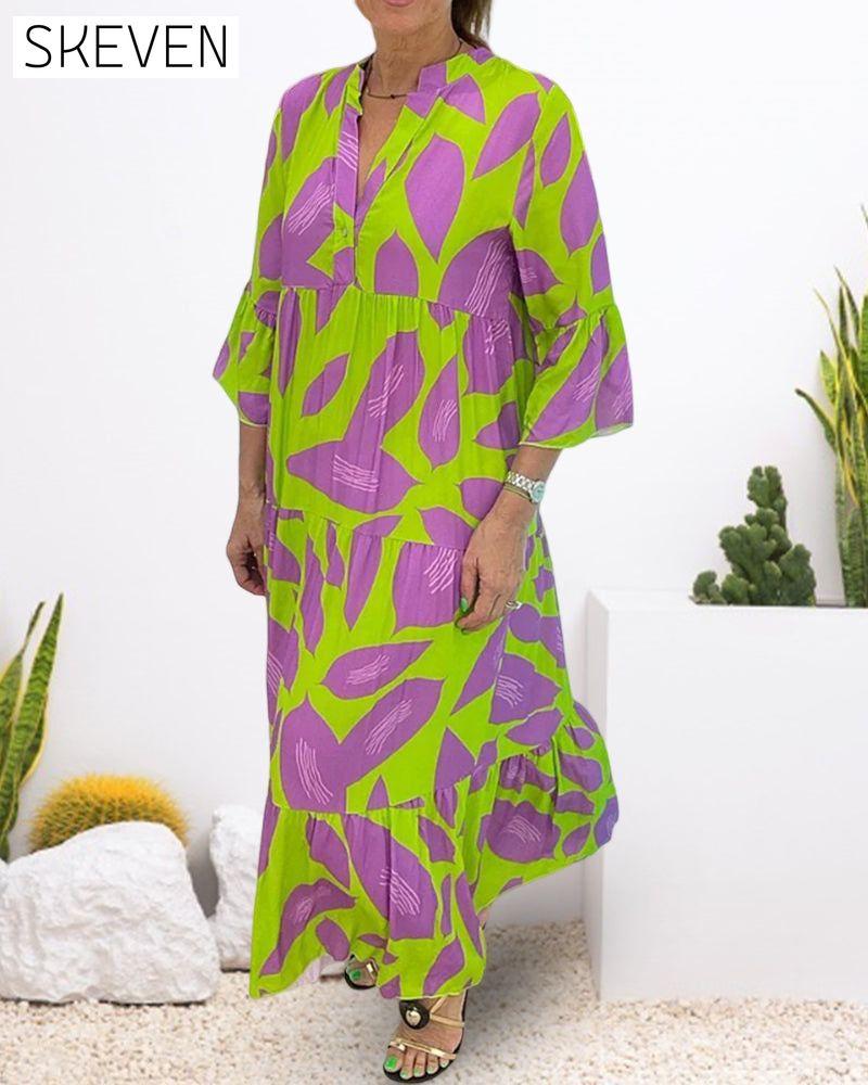 Kleid mit Blättermuster und kurzen Ärmeln