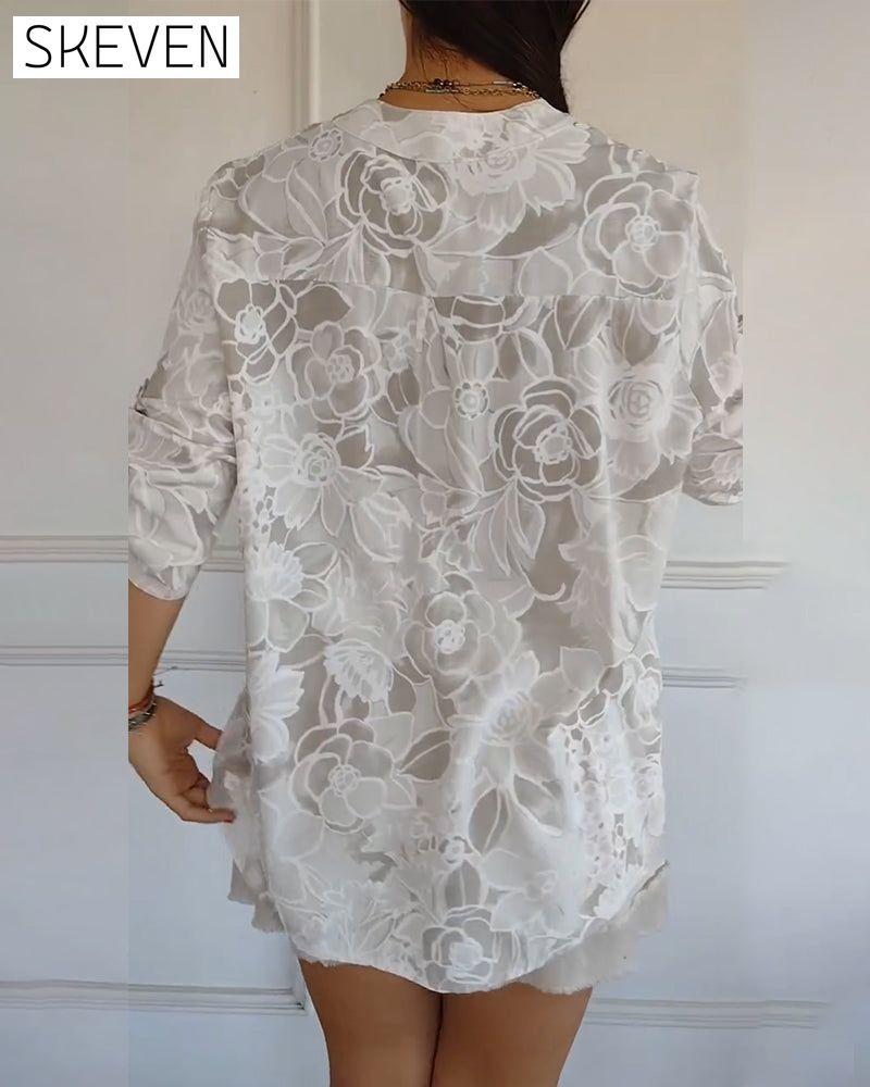 Bedruckte Bluse mit V-Ausschnitt und Knopfleiste