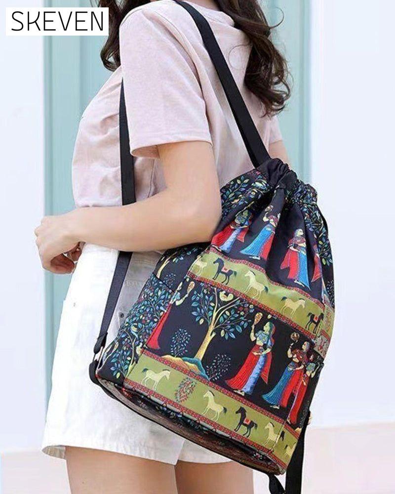 Schultertasche im Ethno-Stil mit Kordelzug