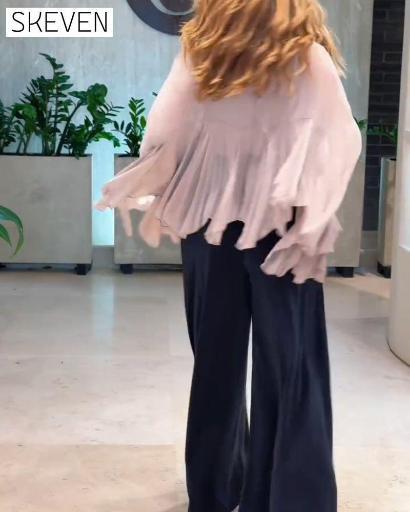 Modische Bluse in Unifarben mit schwungvollem Design