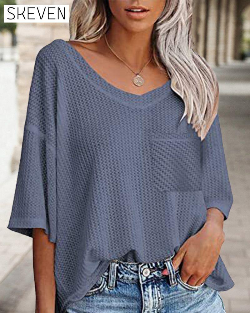 Kurzarm-T-Shirt mit V-Ausschnitt und Tasche