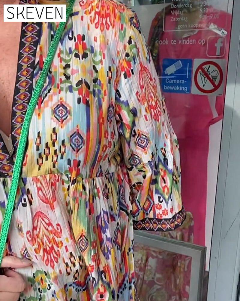 Elegantes, bedrucktes langes Kleid mit V-Ausschnitt