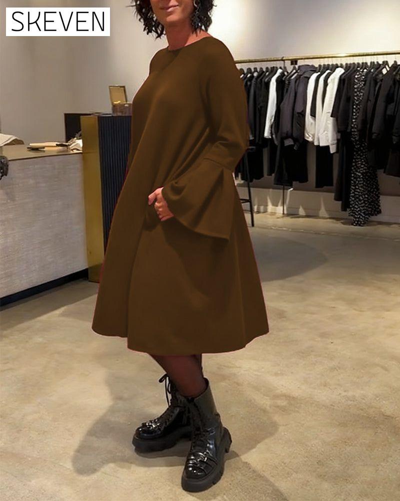 Robe unie à manches évasées et froncée