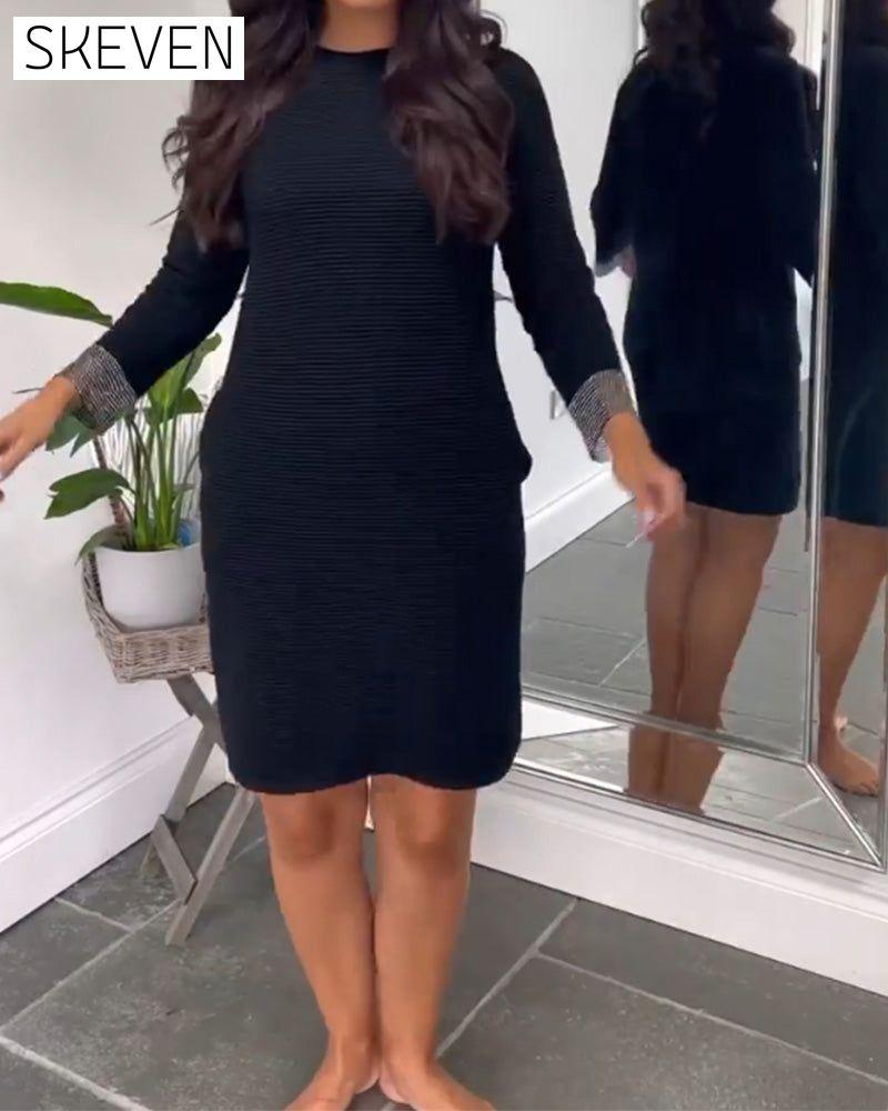 Elegantes Kleid mit Rundhalsausschnitt