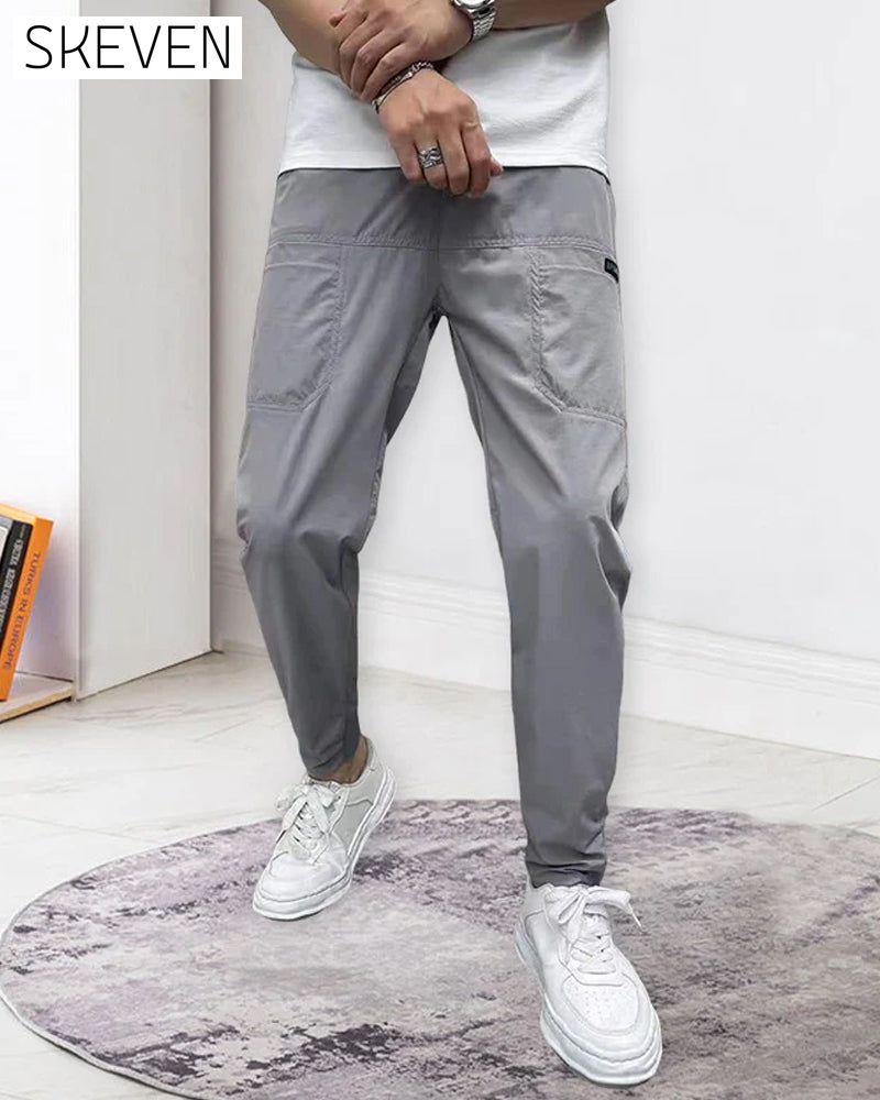 Herren-Cargohose mit hohem Stretchanteil, mehreren Taschen und schmaler Passform