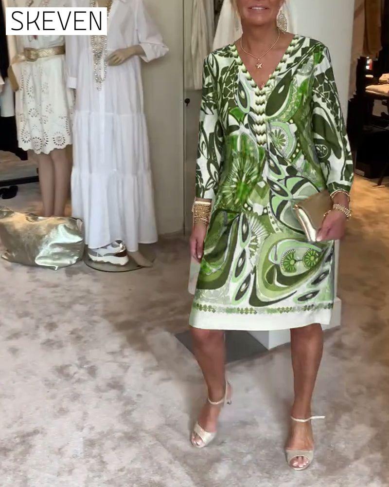 Lässiges Kleid mit Retro-Print und V-Ausschnitt