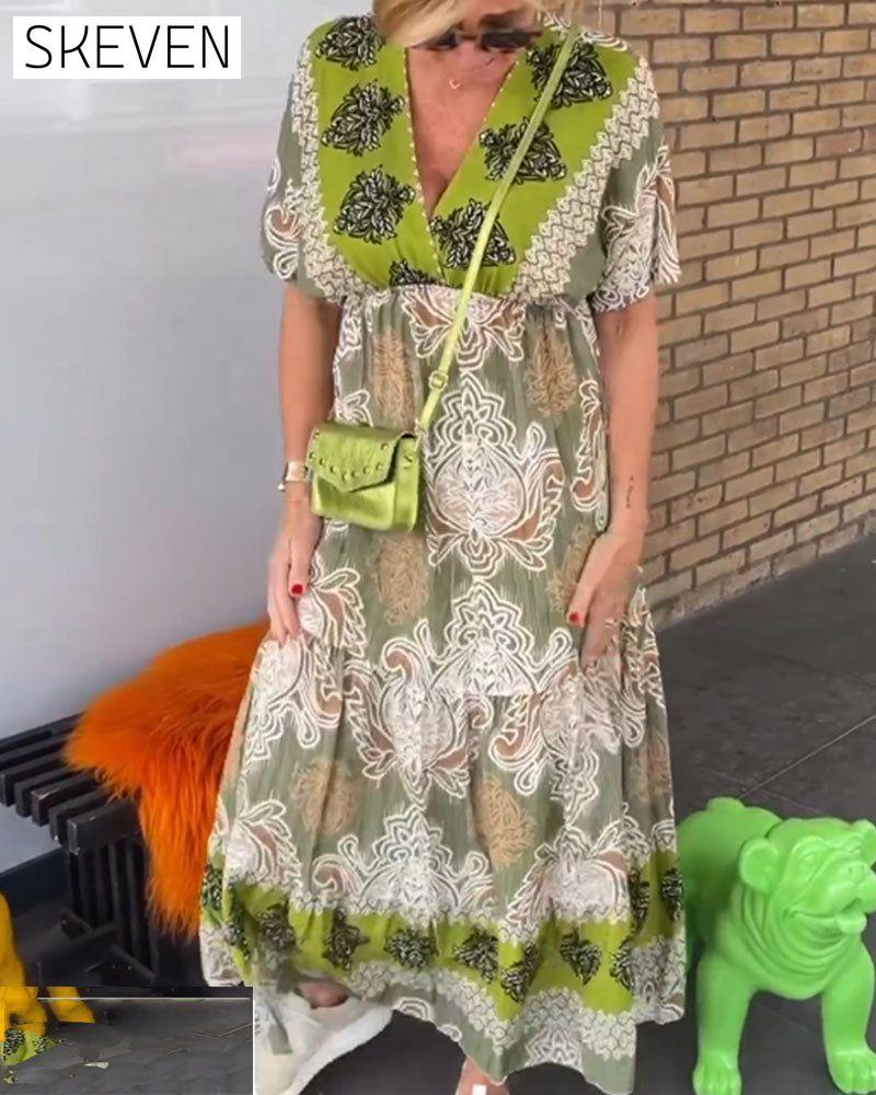 Lässiges, bedrucktes Kurzarmkleid mit V-Ausschnitt
