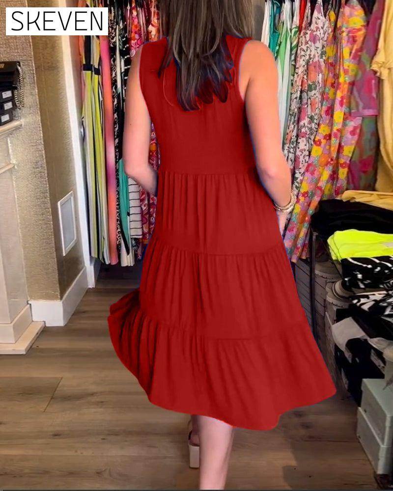 Plissiertes, ärmelloses, locker sitzendes Kleid