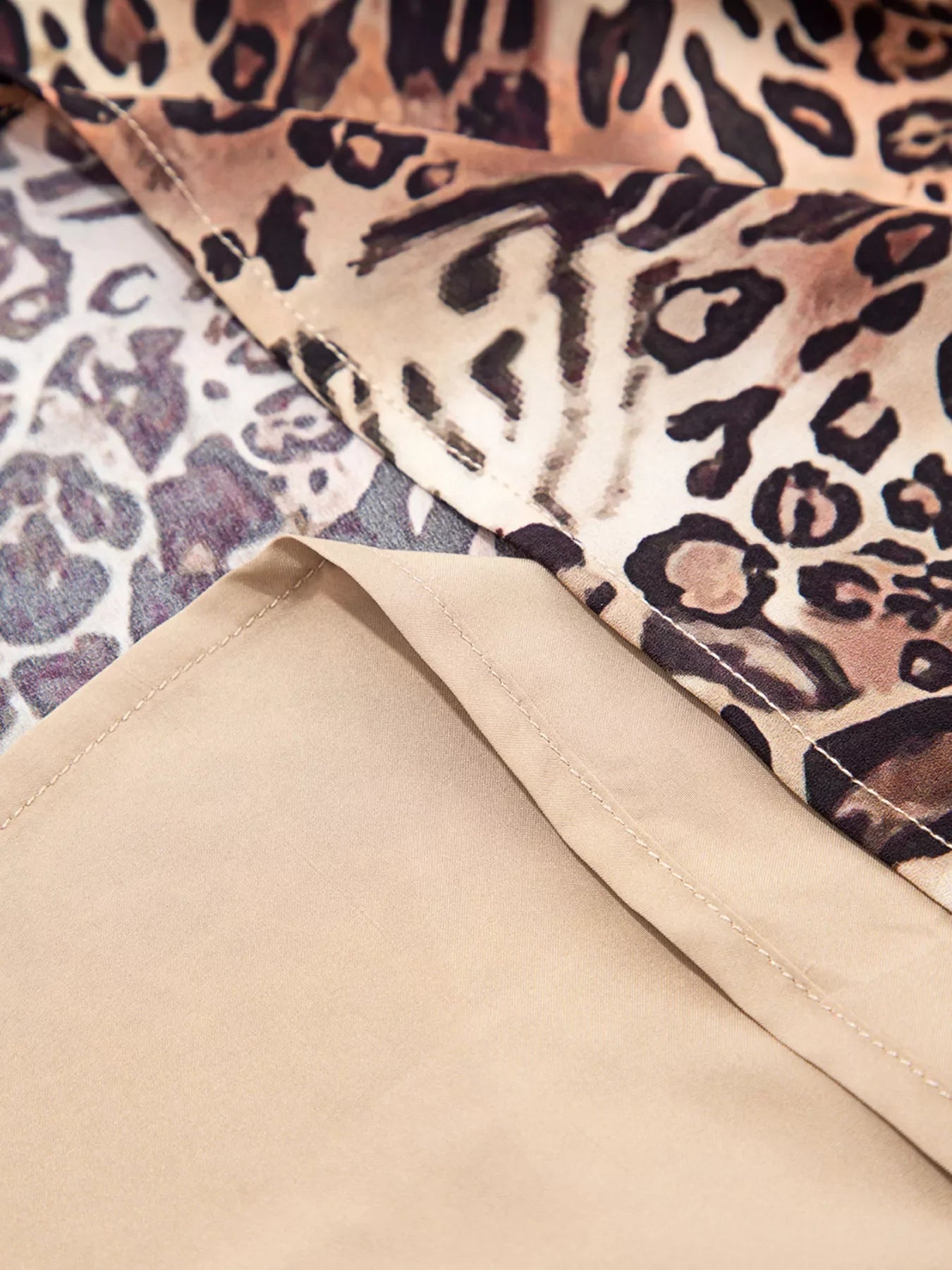 Leopardenmuster, Rüschendetails, lange Ärmel, lockeres Minikleid