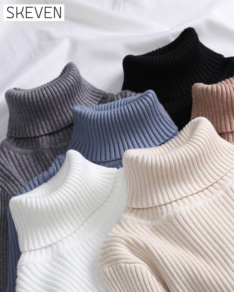 Hochgeschlossener Strickpullover als Basisschicht