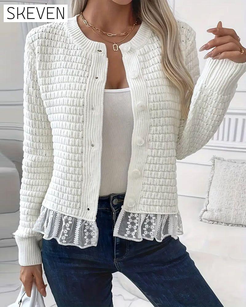 Langärmeliger Strickmantel mit Spitzeneinsätzen