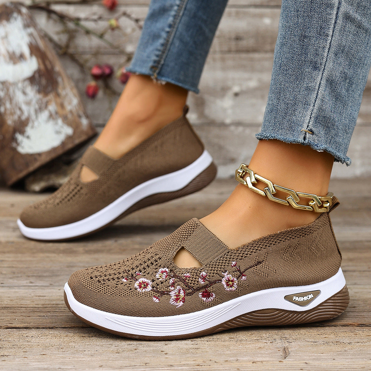 Low-cut Embroidered Breathable Casual Shoes