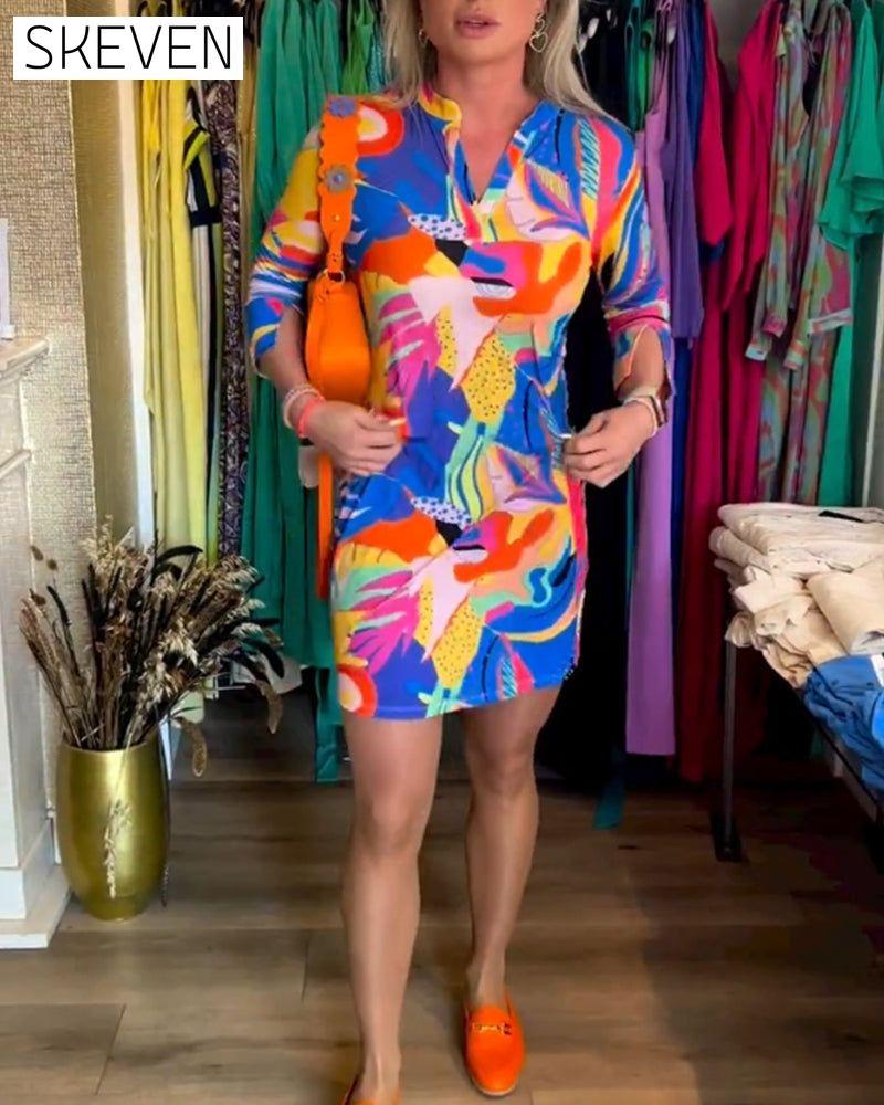 Robe imprimée colorée à col en V