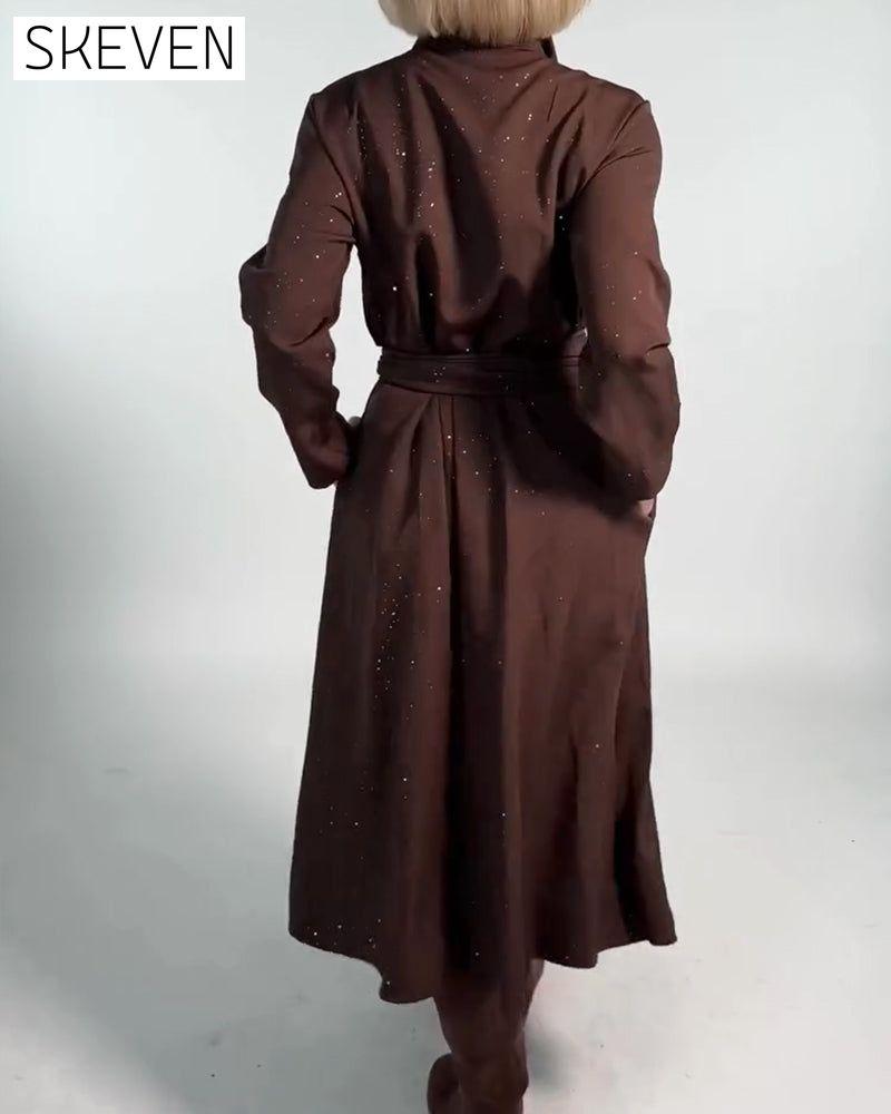 Stilvolles, schimmerndes, tailliertes Kleid