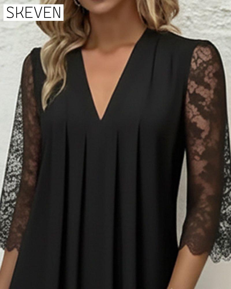 Spitzenkleid mit V-Ausschnitt und Falten