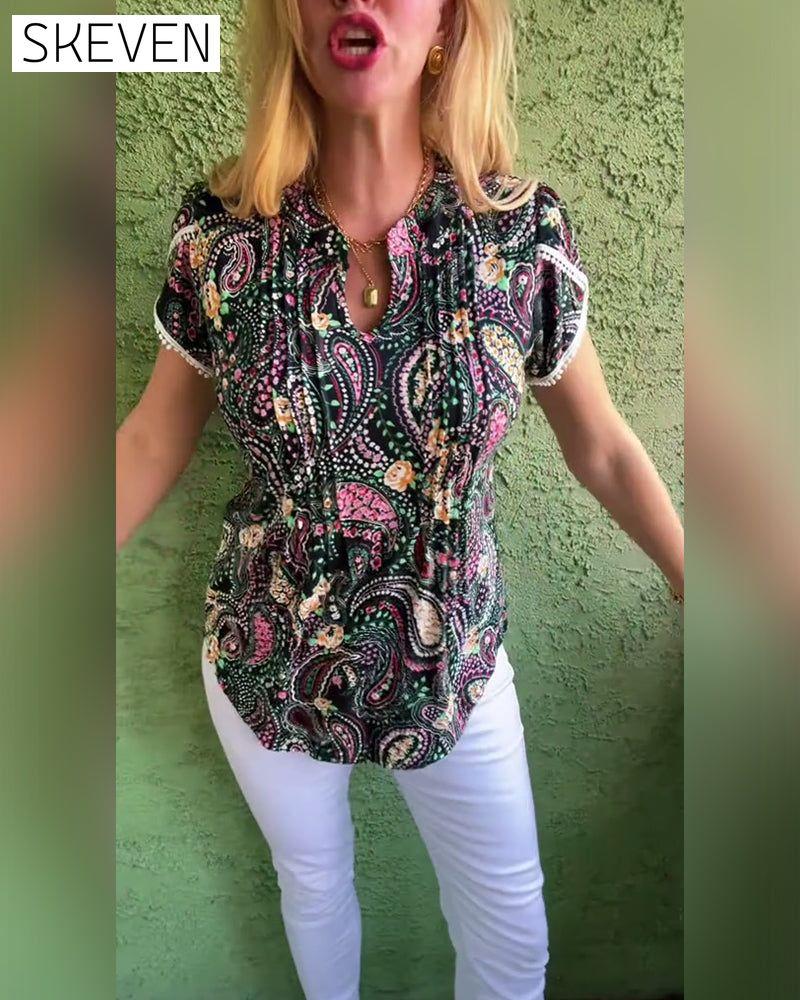 Bluse mit Blütenblattärmeln und Faltenmuster