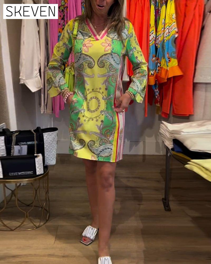 Locker geschnittenes Kleid mit Farbblockmuster