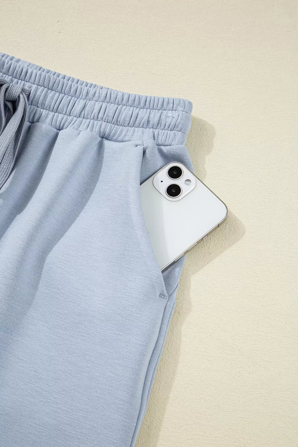 Hoodie und Hose (2-teiliges Outfit) mit halbem Reißverschluss und Daumenlöchern an den Ärmeln