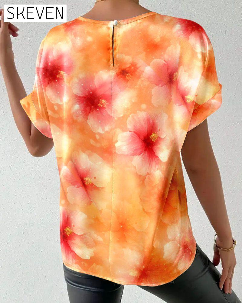 Rundhals-T-Shirt mit Batikmuster und großem Blumenmuster