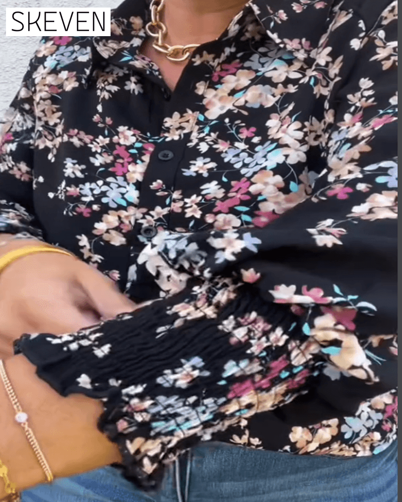 Bluse im Retro-Stil mit Knöpfen und Blumenmuster
