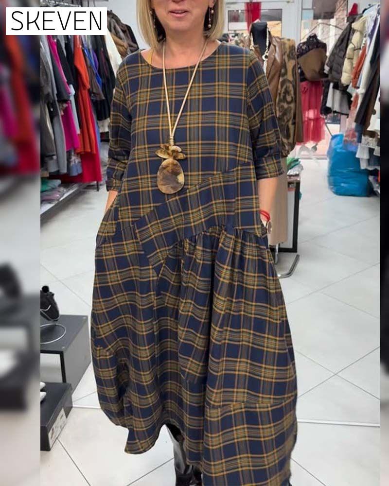 Kariertes Kleid mit Rundhalsausschnitt und Print