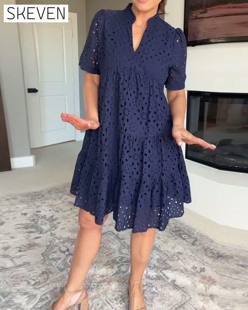 Robe trapèze à col montant et décolleté ajouré