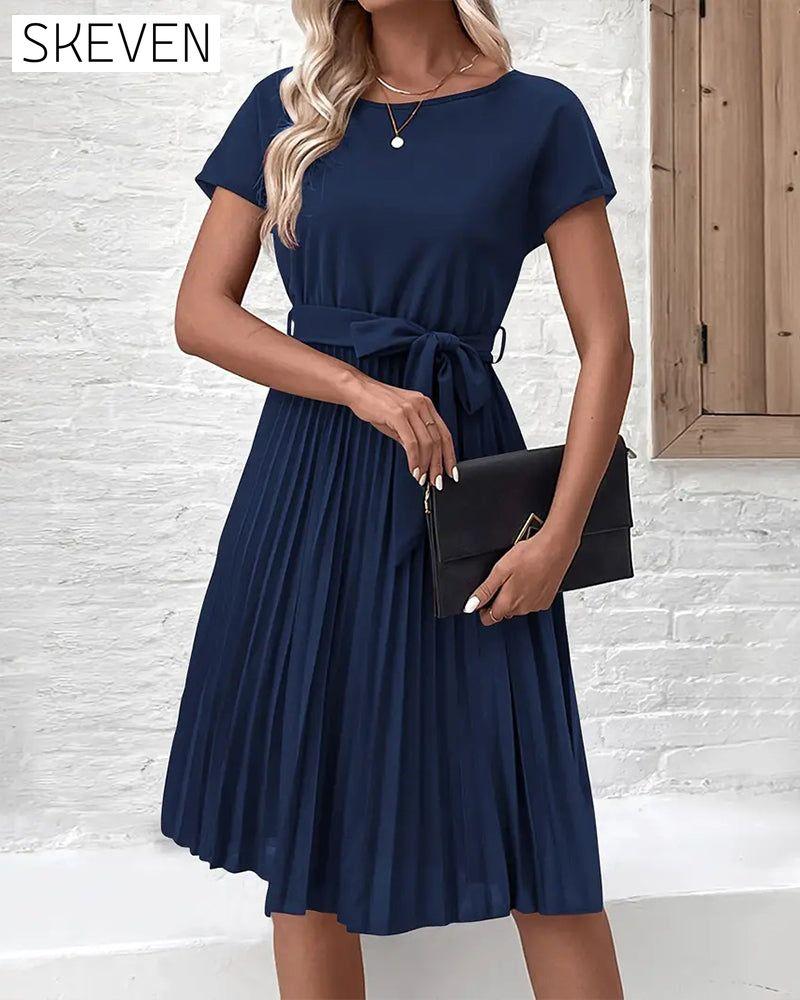 elegantes, einfarbiges, plissiertes Trägerkleid