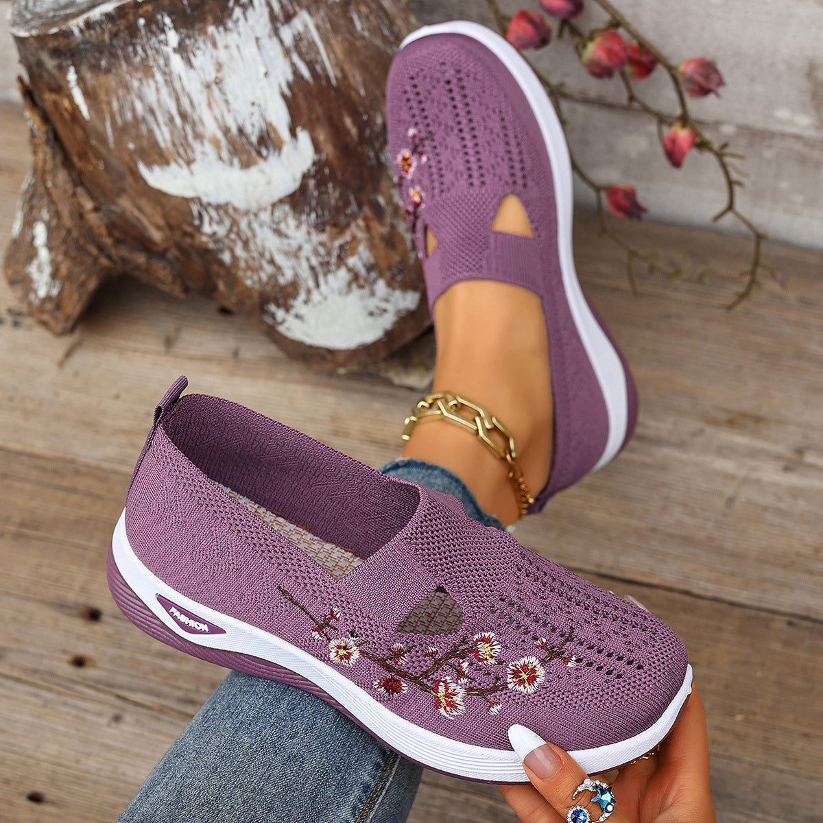 Low-cut Embroidered Breathable Casual Shoes