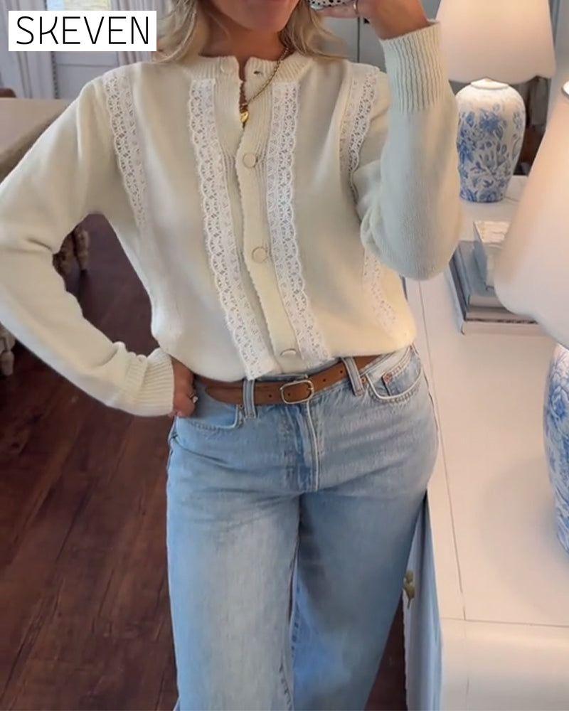 Elegante, mit Spitze besetzte Strickjacke mit Knopfleiste