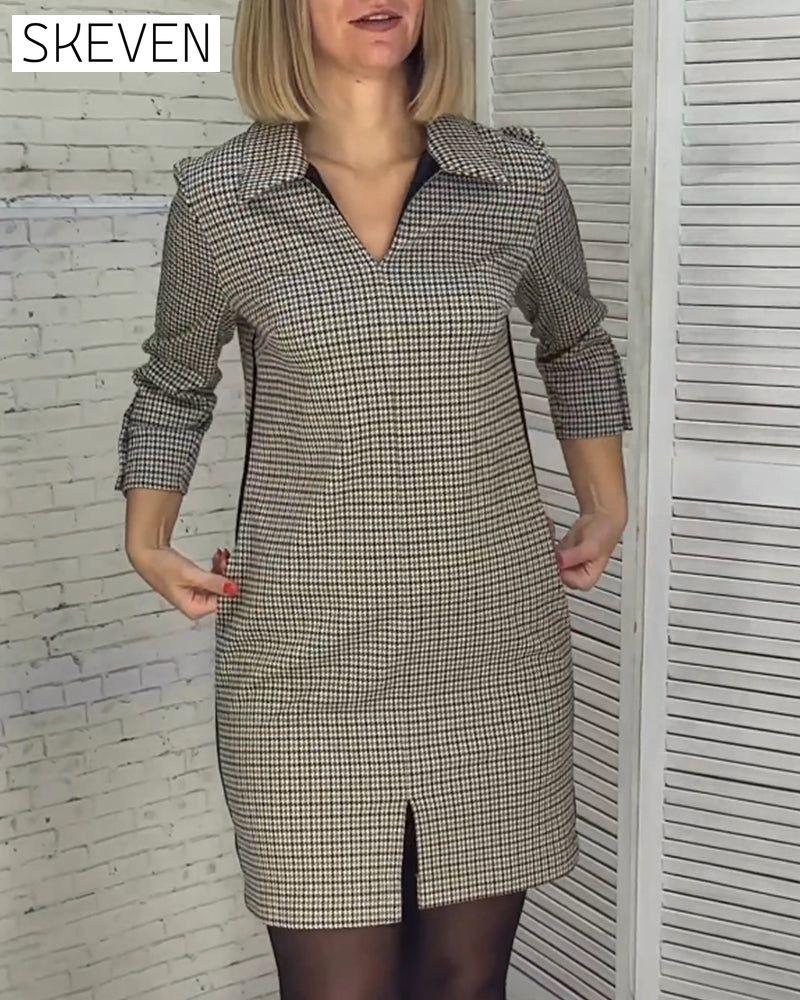 Kleid mit V-Ausschnitt, Schlitz und langen Ärmeln