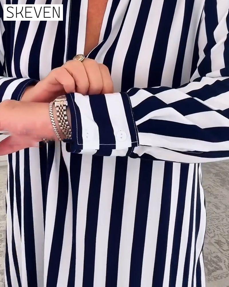 Kleid mit Revers, Streifen und Tasche