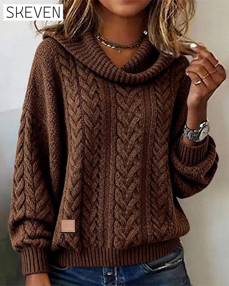 Einfarbiger Zopfstrickpullover