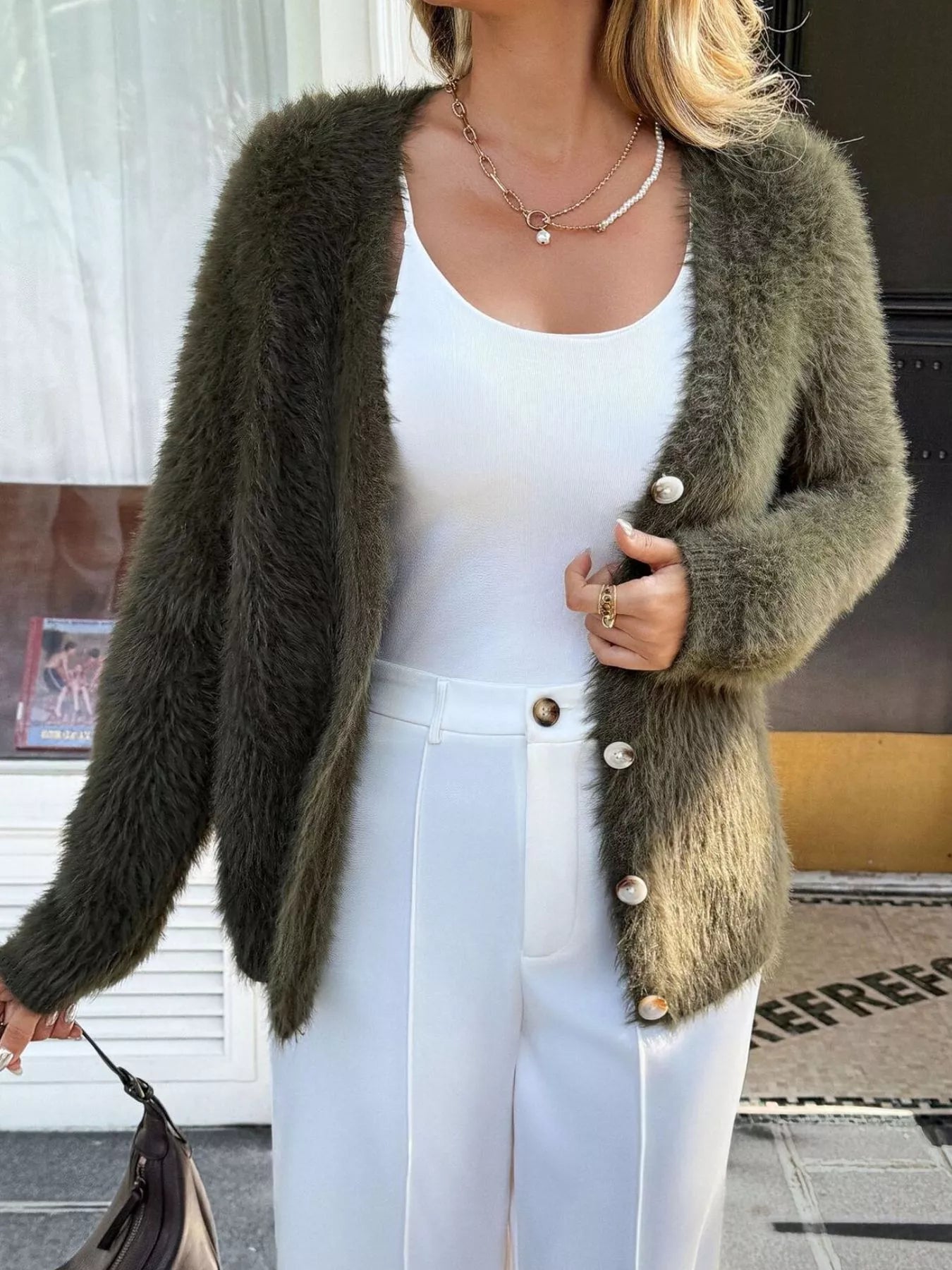 Flauschiger Strickcardigan mit Knöpfen